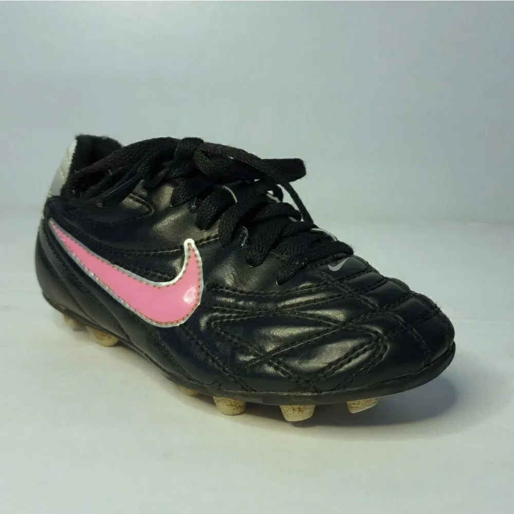 Nike soccer ⚽️ cleats kids size 10 pink and black